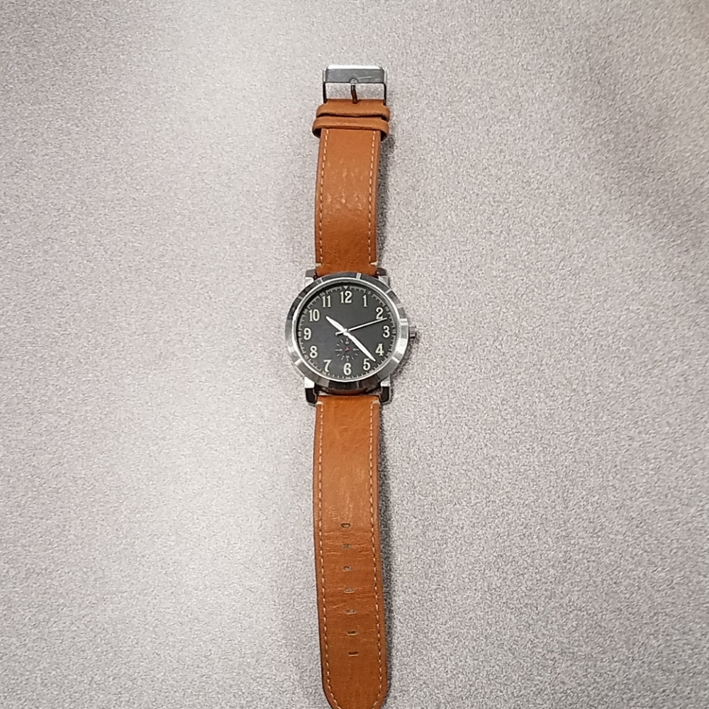 Men's leather wrist watch